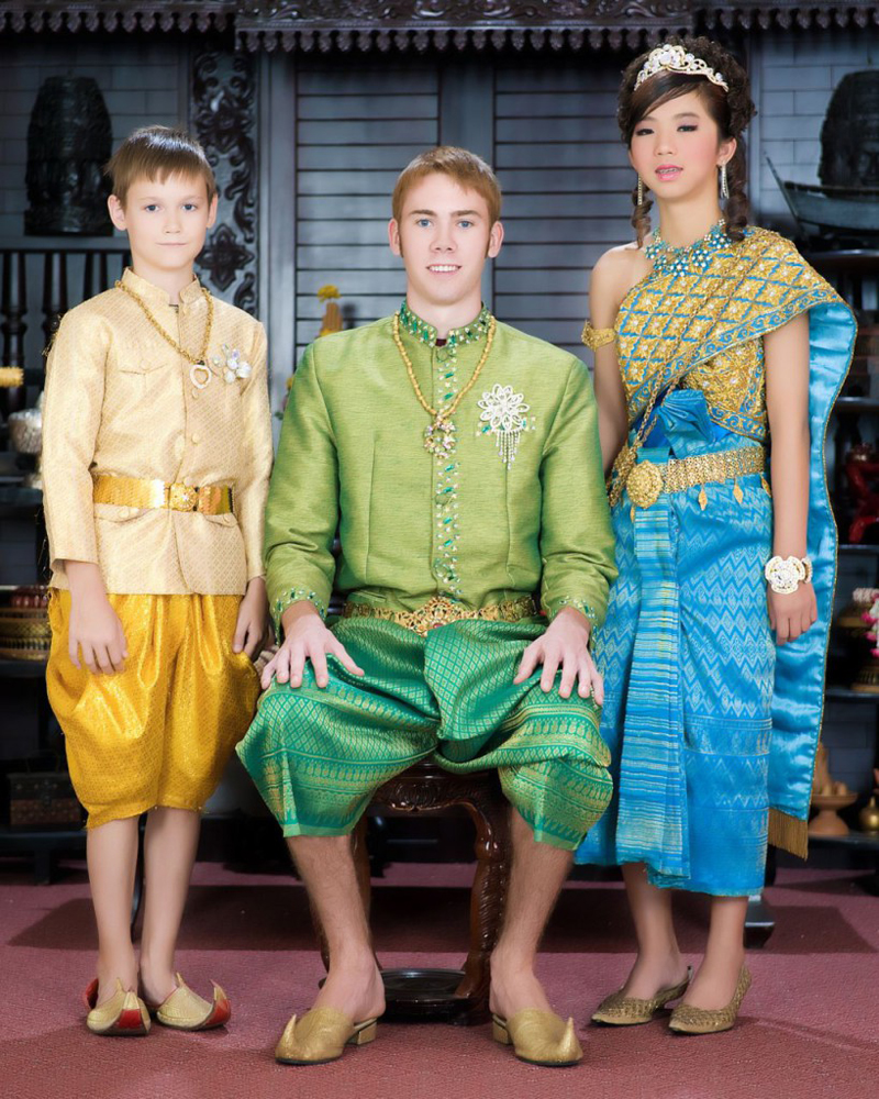 Southeast Asian Traditional Dress In Se Asia